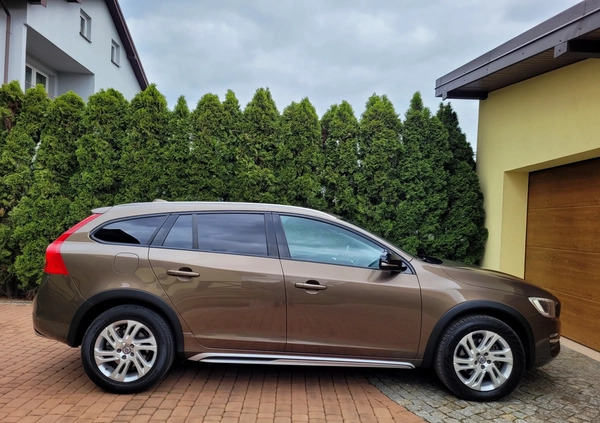 Volvo V60 Cross Country cena 59000 przebieg: 184000, rok produkcji 2016 z Opoczno małe 436